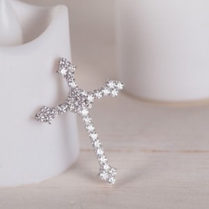 Как выбрать крестик с бриллиантами